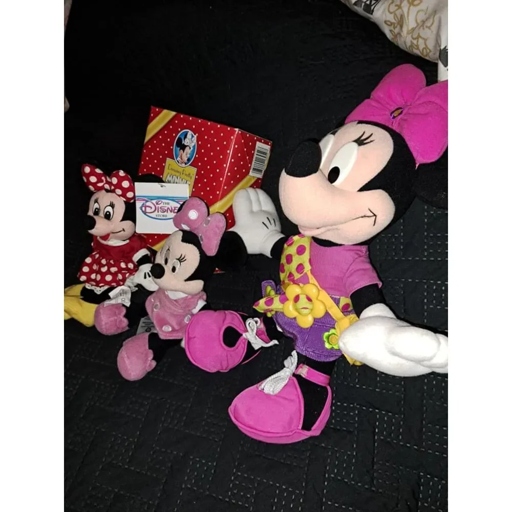 Minnie Mouse set of 4- inc 15-inch Minnie Mouse Plush Toy & Dressing Pretty